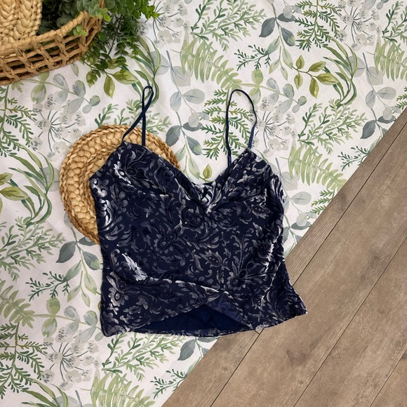 New Majorelle Women’s Velvet Cami Tank Top 90s Style Size Small - Picture 8 of 16